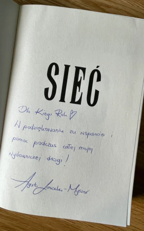 Dedykacja autorki Agaty Łukszy-Myszor dla Kingi Raku z zespołu Twardej Oprawy za wsparcie w drodze wydawniczej powieści