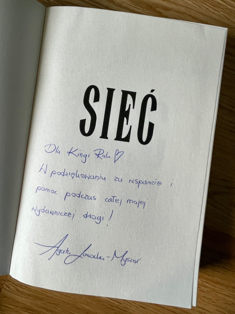 Dedykacja autorki Agaty Łukszy-Myszor dla Kingi Raku z zespołu Twardej Oprawy za wsparcie w drodze wydawniczej powieści