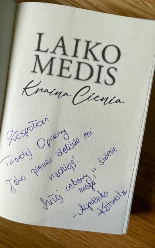 Dedykacja autorki Kotryny Zylaitė dla zespołu Twardej Oprawy w książce „Laiko Medis. Kraina Cienia”